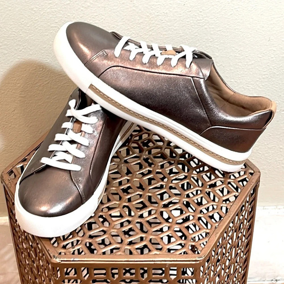Clarks Un Maui Lace Pebble Metallic Leather size 6.5M - Picture 1 of 8